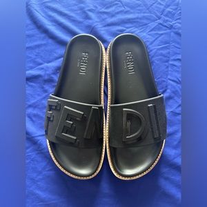 Men Fendi slides black size 41
